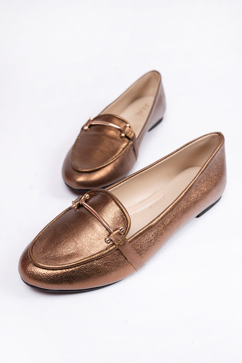 Women leather shoes in bronze colour with gold horsebit buckle by JULKE