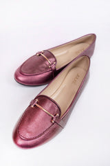 Women leather shoes in plum colour with gold horsebit buckle by JULKE