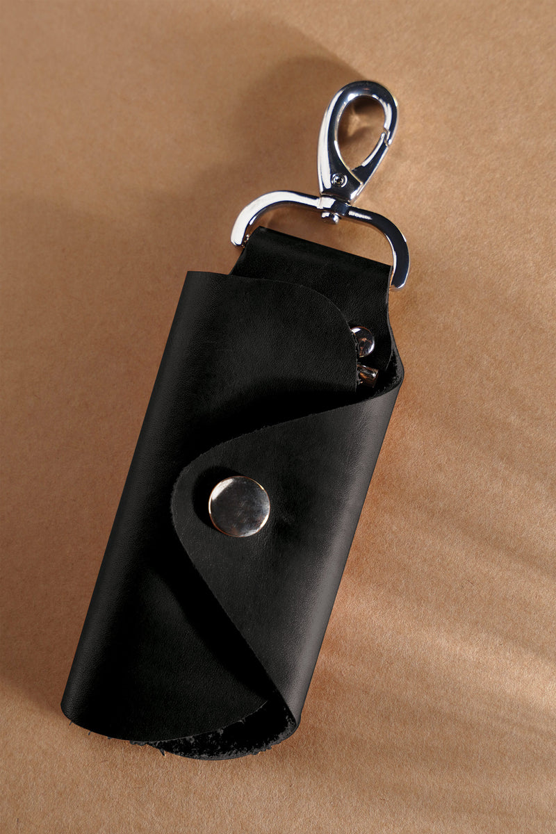 Leather key ring set in black colour with silver metal hook by JULKE